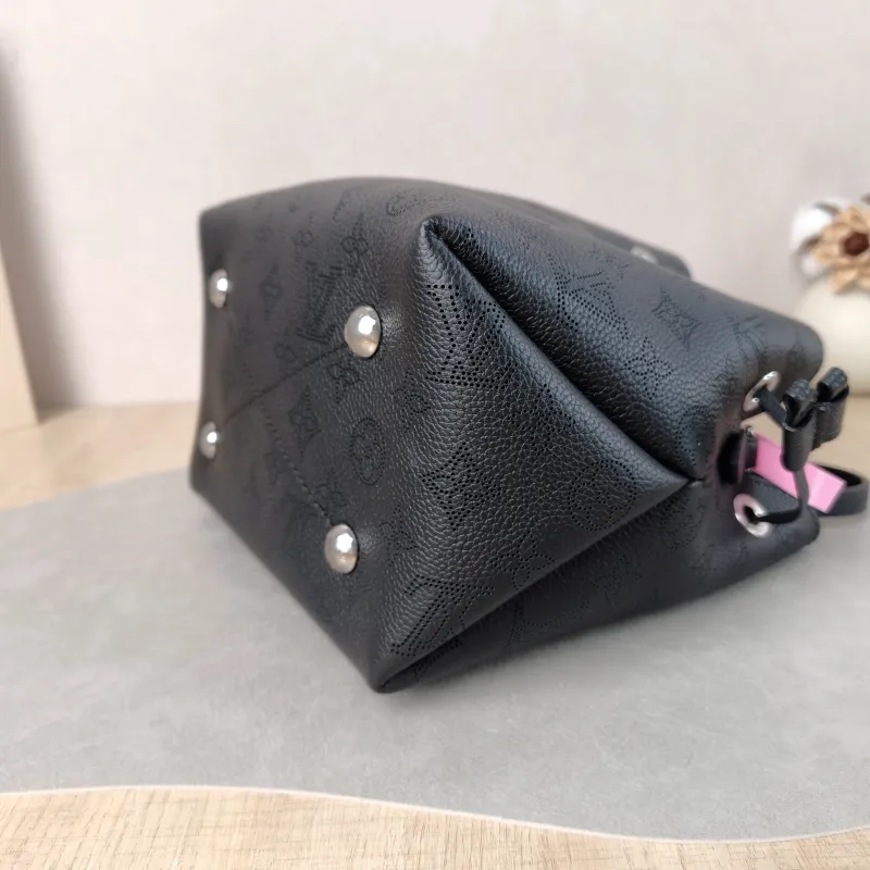 Louis Vuitton Crossbody Bag BELLA Black Calfskin One Size 22 × 14 × 19 cm — detail view 1 of 10