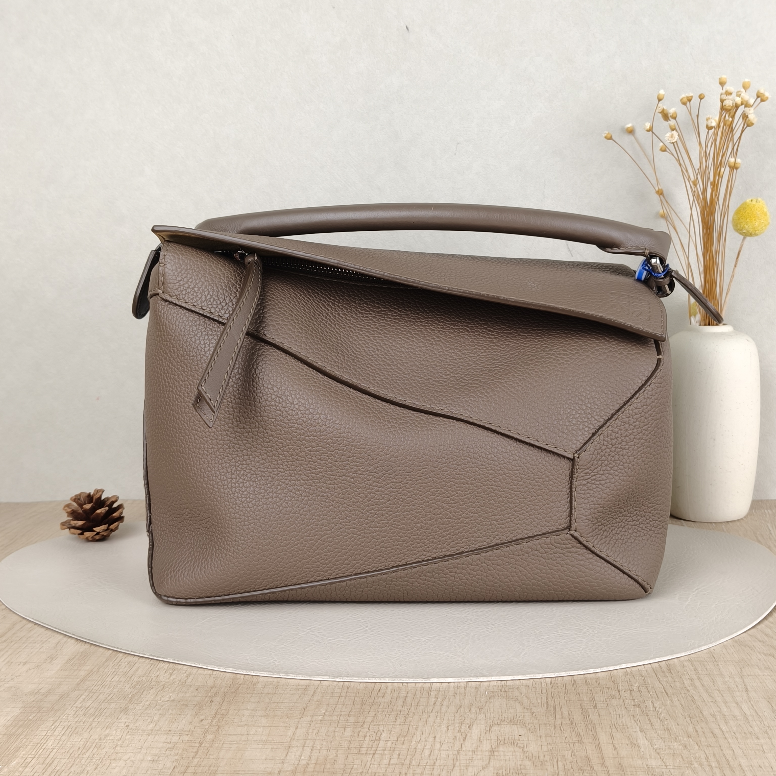 LOEWE Crossbody Bag Puzzle Brown Calfskin Medium29 × 14 × 19.5 cm — cover view 1 of 6