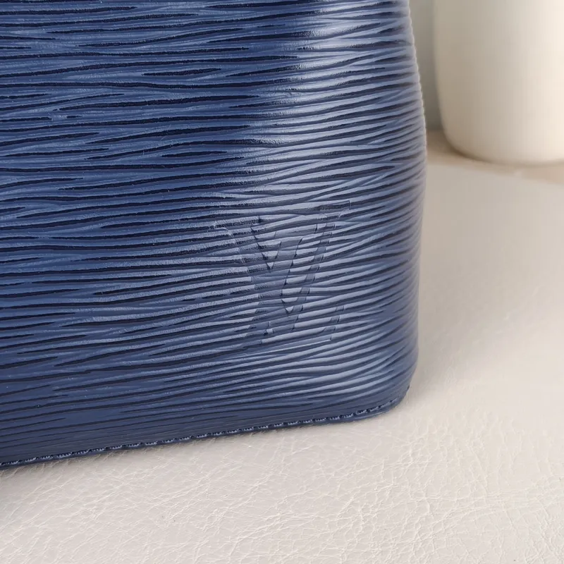 Louis Vuitton Crossbody Bag NÉONOÉ Bucket Bag BB Blue · Yellow Epi Embossed Calfskin BB 20 × 13 × 20 cm — detail view 9 of 12