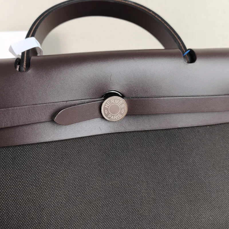 Hermès Crossbody Bag Herbag 31 Colorblock Canvas · Calfskin Medium 30.5 × 11 × 25.5 cm w — detail view 8 of 11