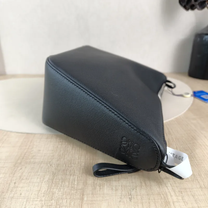 LOEWE Shoulder Bag Hammock Hobo Hobo Black Calfskin Mini 28 × 9.5 × 17 cm — detail view 6 of 9