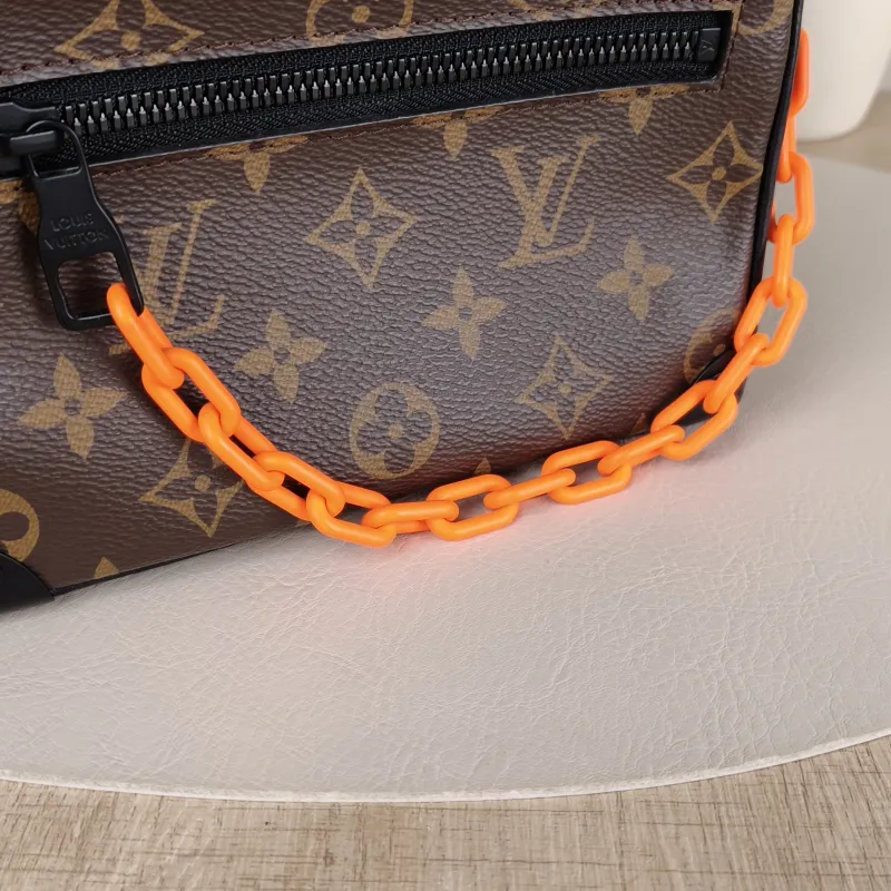 Louis Vuitton Crossbody Bag SOFT TRUNK Box Monogram PV Cmini18.5 × 8 × 13 cm — detail view 11 of 12