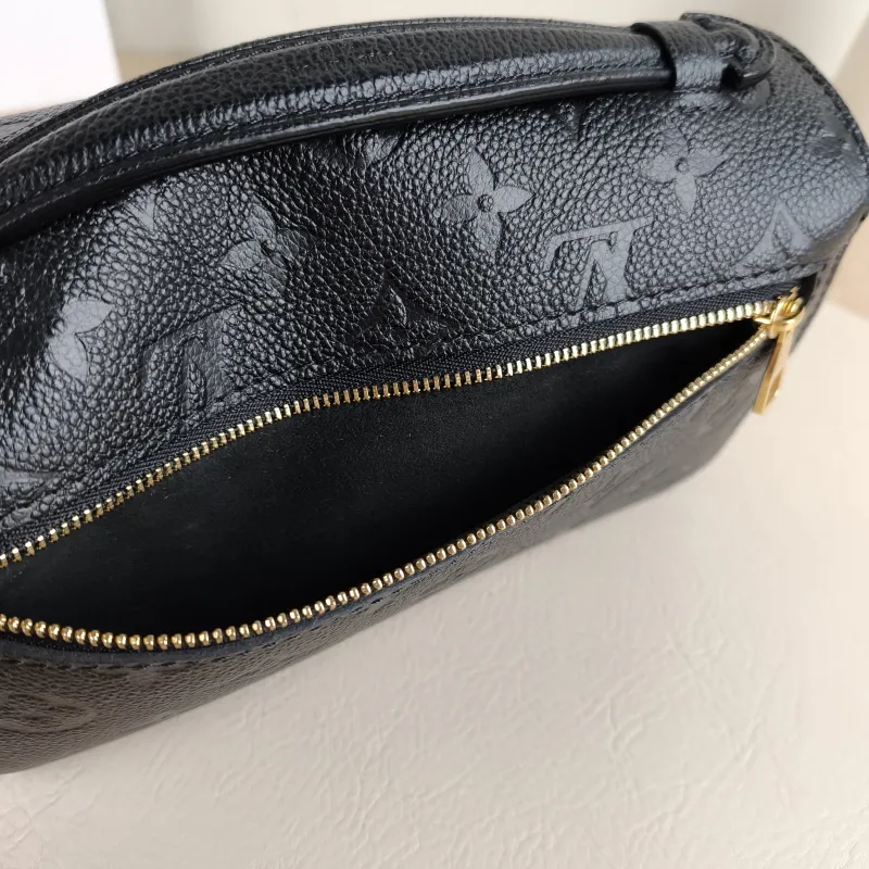 Louis Vuitton Crossbody Bag Pochette Métis East West Black Empreinte Embossed Calfskin Small 21.5 × 6 × 13.5 cm — detail view 4 of 15