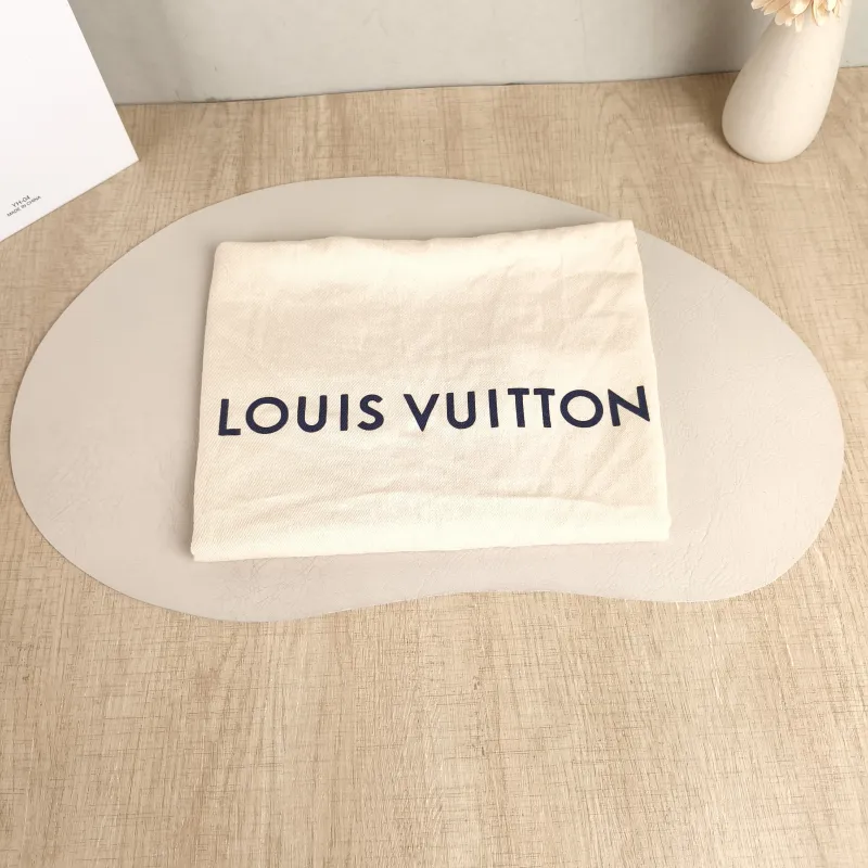 Louis Vuitton Crossbody Bag Pochette Métis East West Monogram PVC Small21.5 × 6 × 13.5 cm — detail view 6 of 14