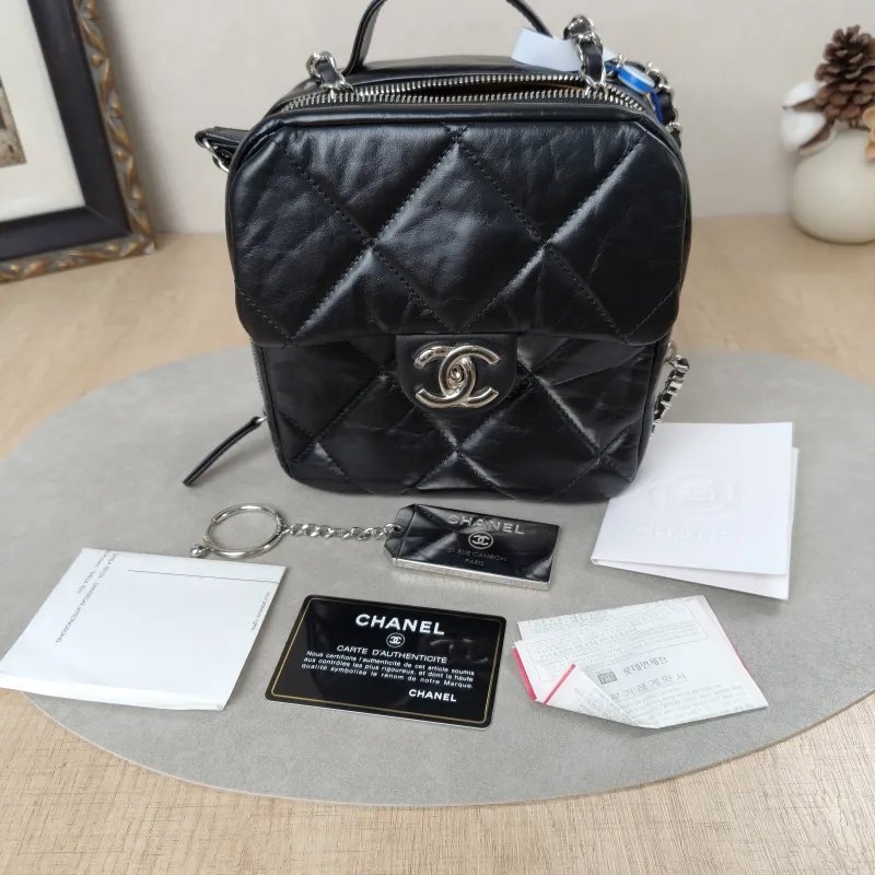 Chanel Crossbody Bag Camera Bag Black Waxed Leather17 × 8.5 × 18 cm — cover view 3 of 6
