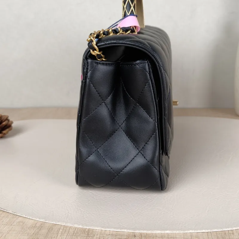Chanel Crossbody Bag Black Lambskin One Size25 × 9 × 14.5 cm — detail view 8 of 13
