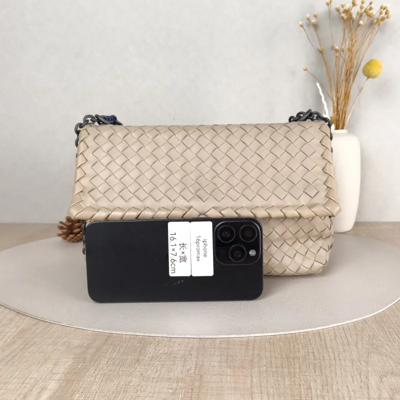 Bottega Veneta Shoulder Bag Woven Messenger Bag Pink Lambskin One Size24 × 8 × 17 cm — cover view 4 of 5