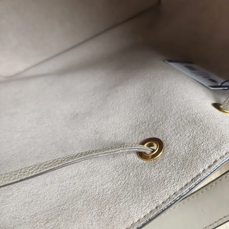 Louis Vuitton Shoulder Bag NÉONOÉ Bucket Bag · White Empreinte Embossed Calfskin Medium 26 × 17.5 × 26 cm — detail view 6 of 14
