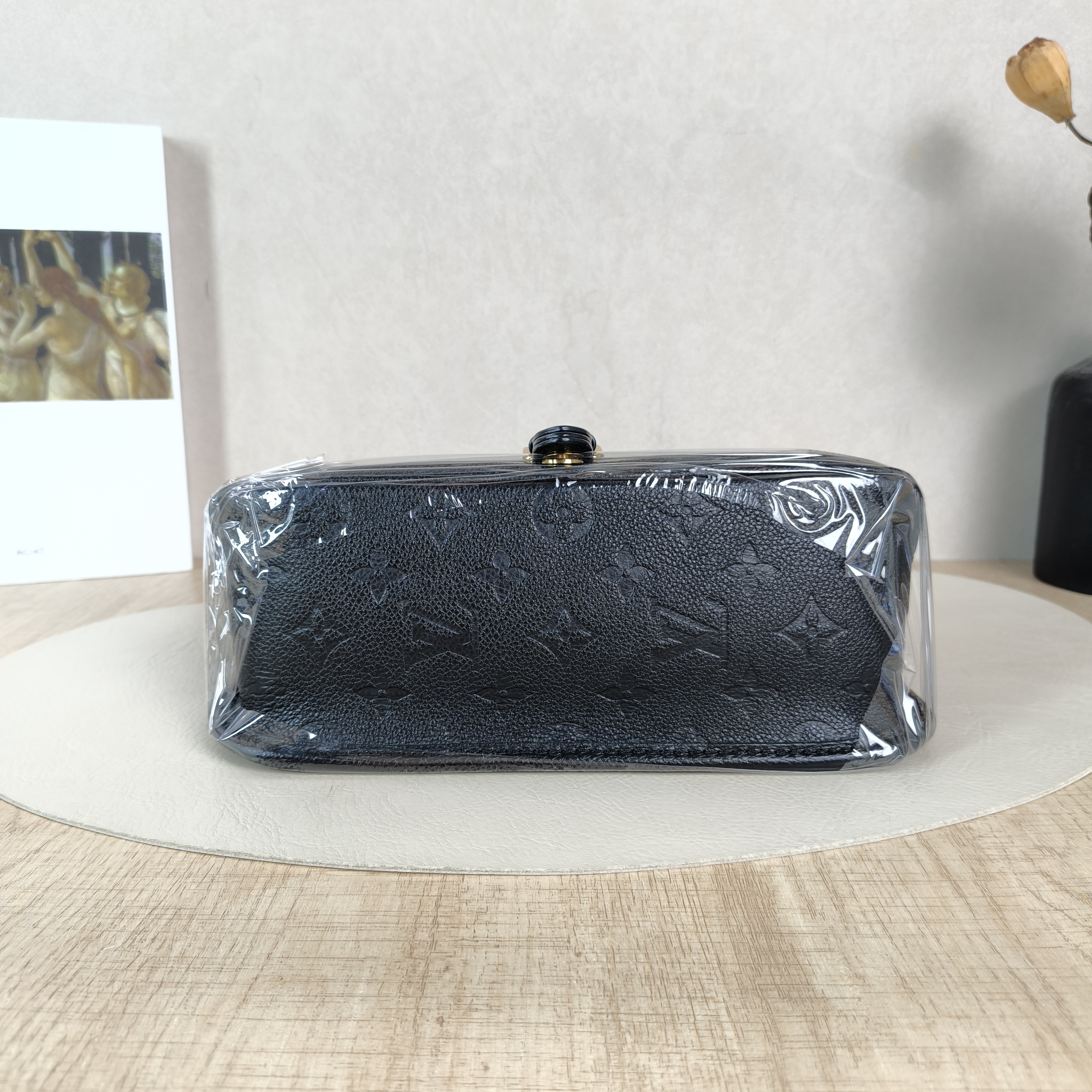 Louis Vuitton Crossbody Bag Diane Baguette Bag Black Empreinte Embossed Calfskin Monogram Small24 × 9 × 15 cm — cover view 6 of 6