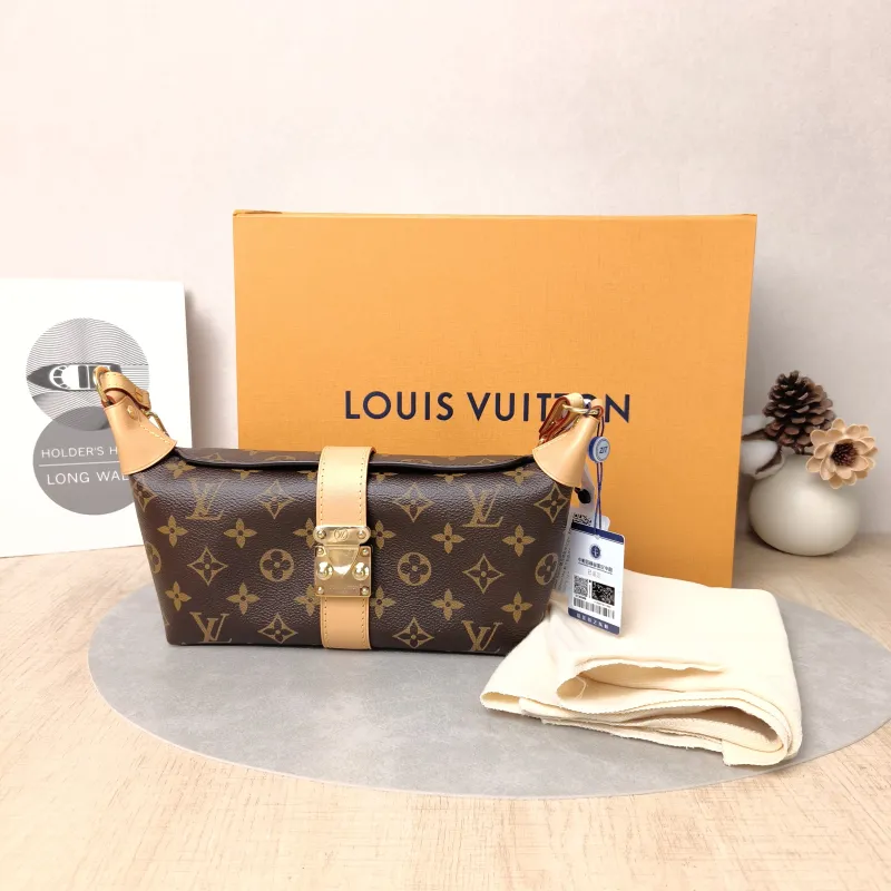 Louis Vuitton Shoulder Bag Pochette Mia Monogram PVC One Size22 × 8 × 14.5 cm — cover view 3 of 6