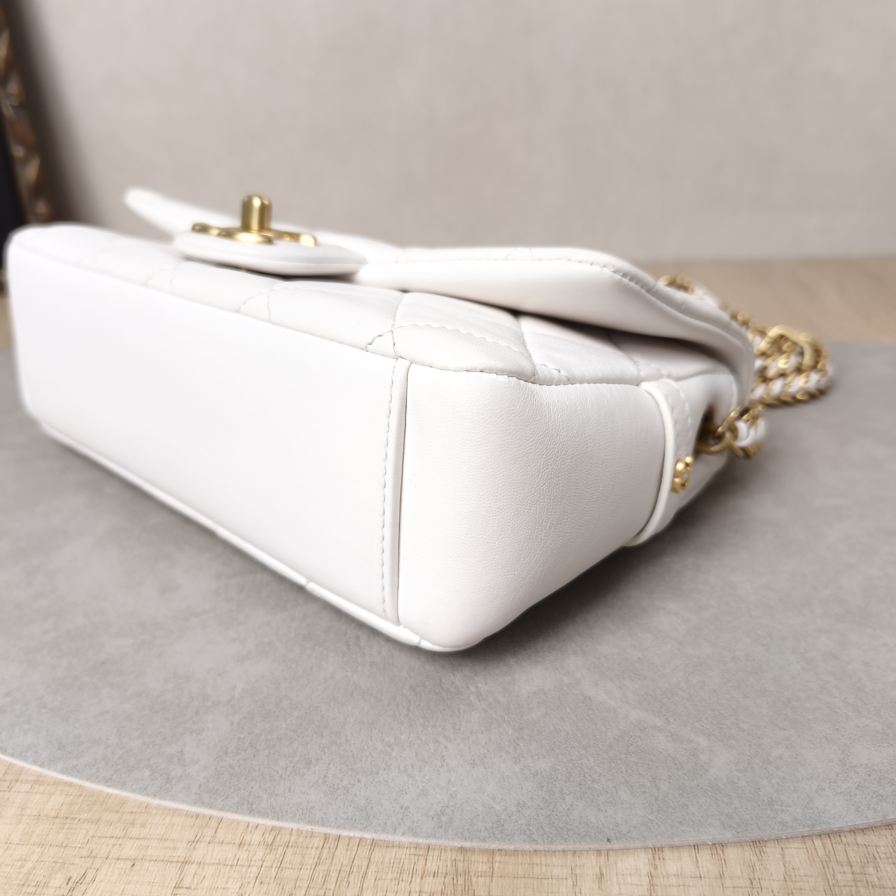 Chanel Crossbody Bag Classic Flap Large Mini CF Mini White Lambskin mini20 × 6 × 12 cm — cover view 6 of 11
