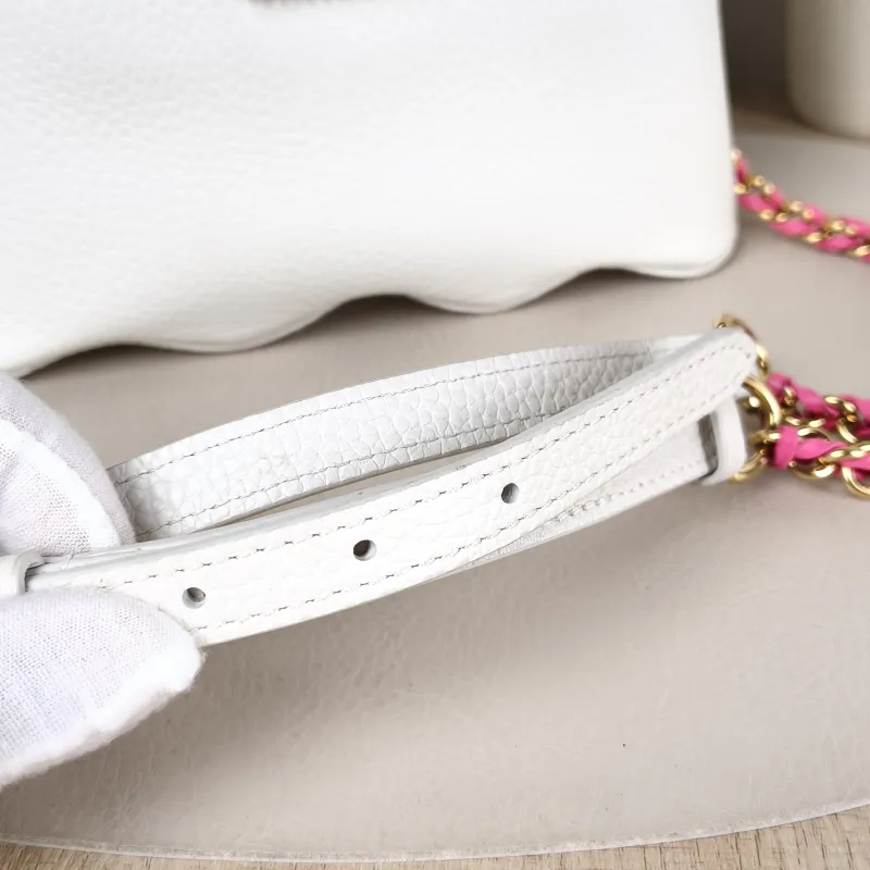Louis Vuitton Crossbody Bag Capucines White Calfskin Mini 22 × 7.5 × 14 cm — detail view 9 of 13