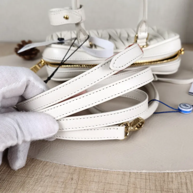 Miumiu Top Handle Bag Arcadie MatelasséCollection Edition White Lambskin mini19 × 5 × 10 cm — detail view 3 of 13