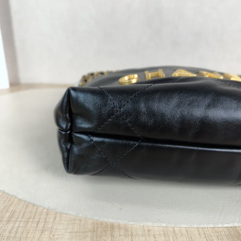 Chanel Shoulder Bag 22Bag Black CC alfskin Mini 20 × 6 × 19 cm — detail view 2 of 11