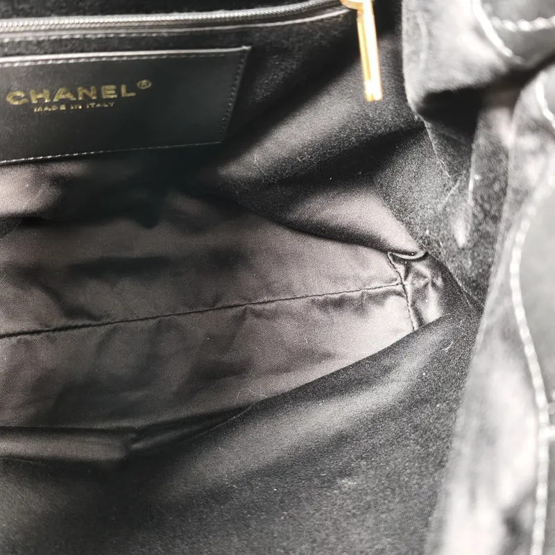 Chanel Crossbody Bag 26c hobo Black Calfskin Large 37 × 8 × 30 cm — detail view 9 of 9