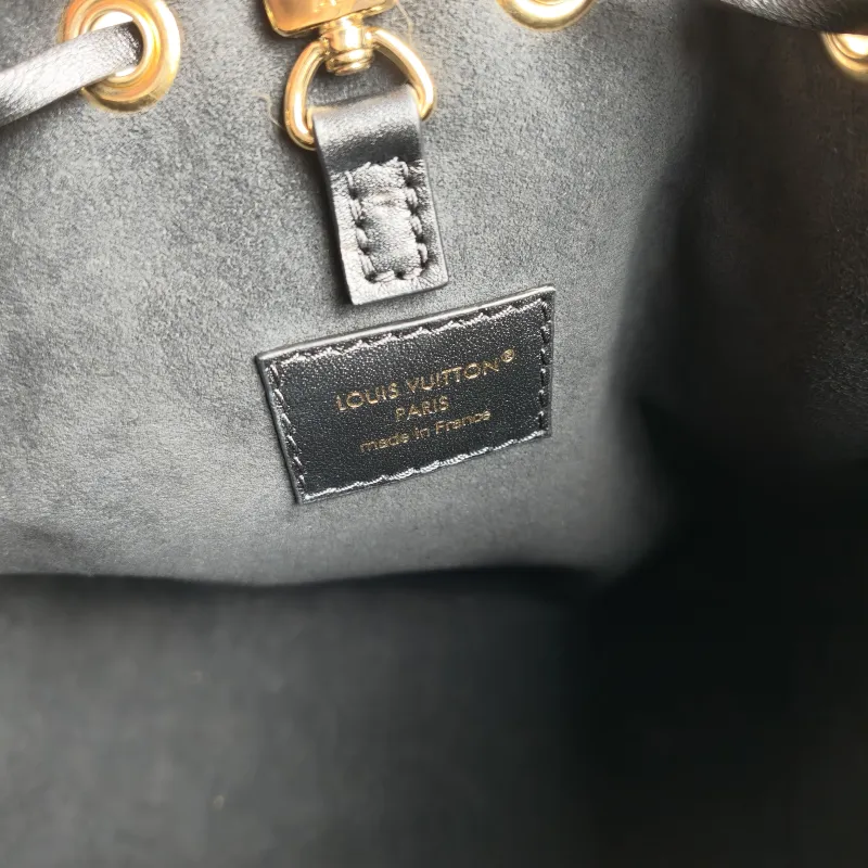 Louis Vuitton Shoulder Bag NÉONOÉ Bucket Bag Black Calfskin One Size 19.5 × 9 × 19.5 cm — detail view 8 of 11