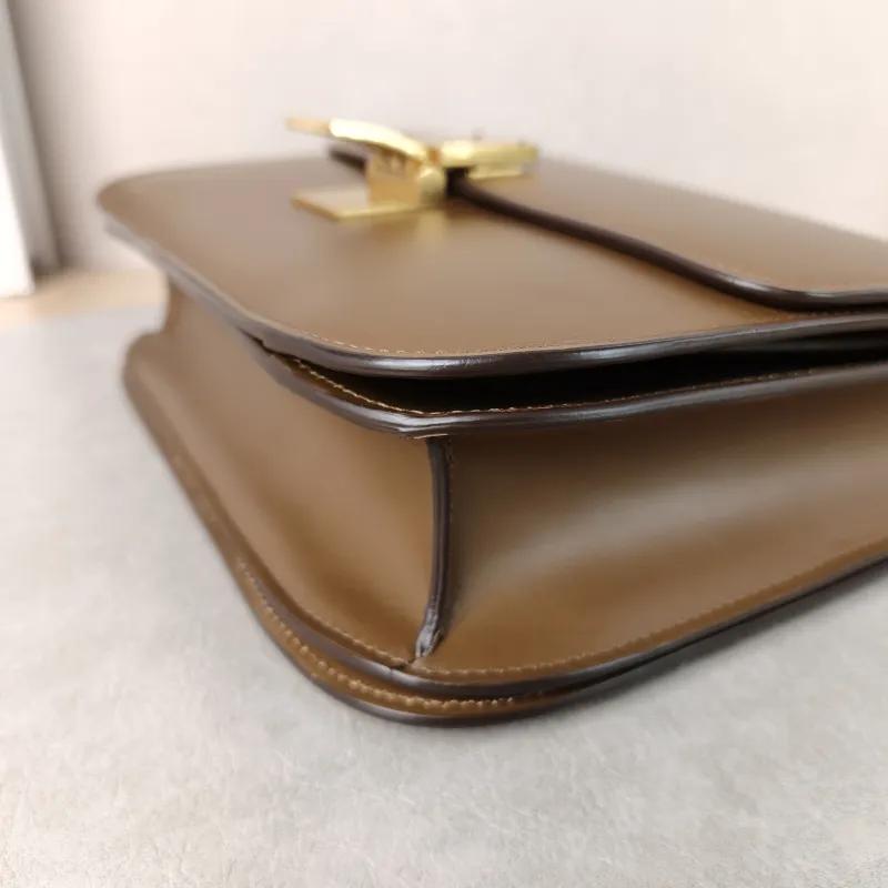 CELINE Crossbody Bag Classic Box CC alfskin Medium24 × 7 × 18 cm — detail view 13 of 14