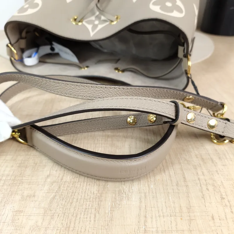 Louis Vuitton Shoulder Bag NÉONOÉ Bucket Bag · White Monogram Empreinte Embossed Calfskin Medium 26 × 17.5 × 26 cm — detail view 10 of 13