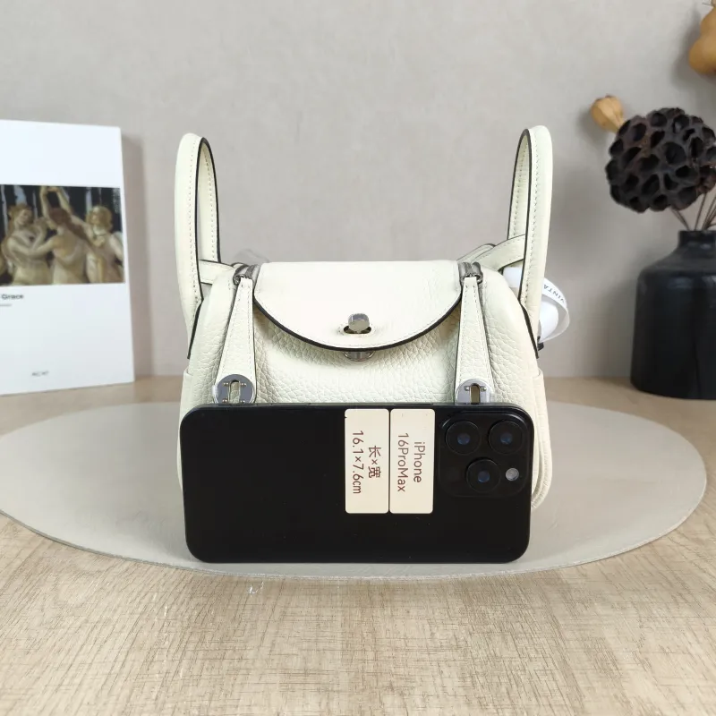 Hermès Crossbody Bag Lindy Mini 19I2 TC Calfskinmini19 × 9.5 × 13 cm — cover view 5 of 6