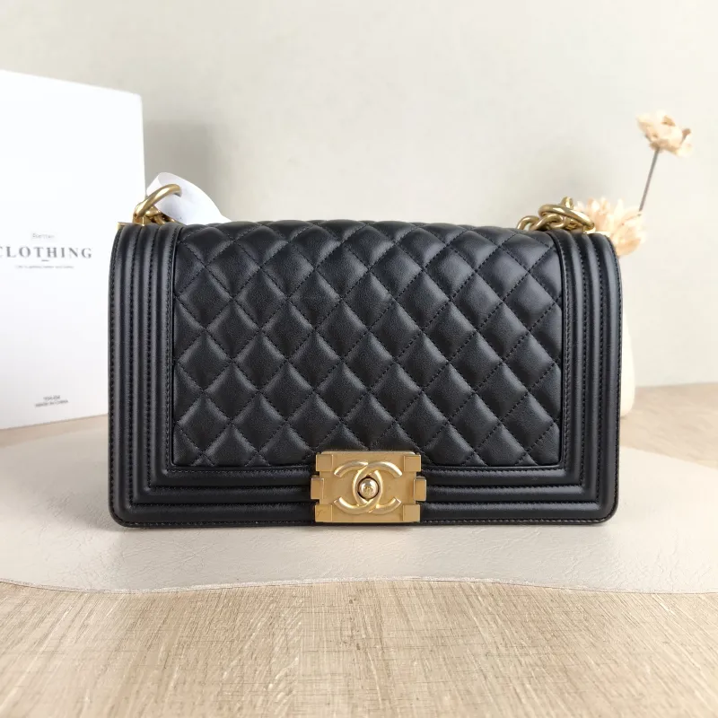 Chanel Crossbody Bag Le Boy​ Black Calfskin Medium 25 × 9 × 15 cm 27