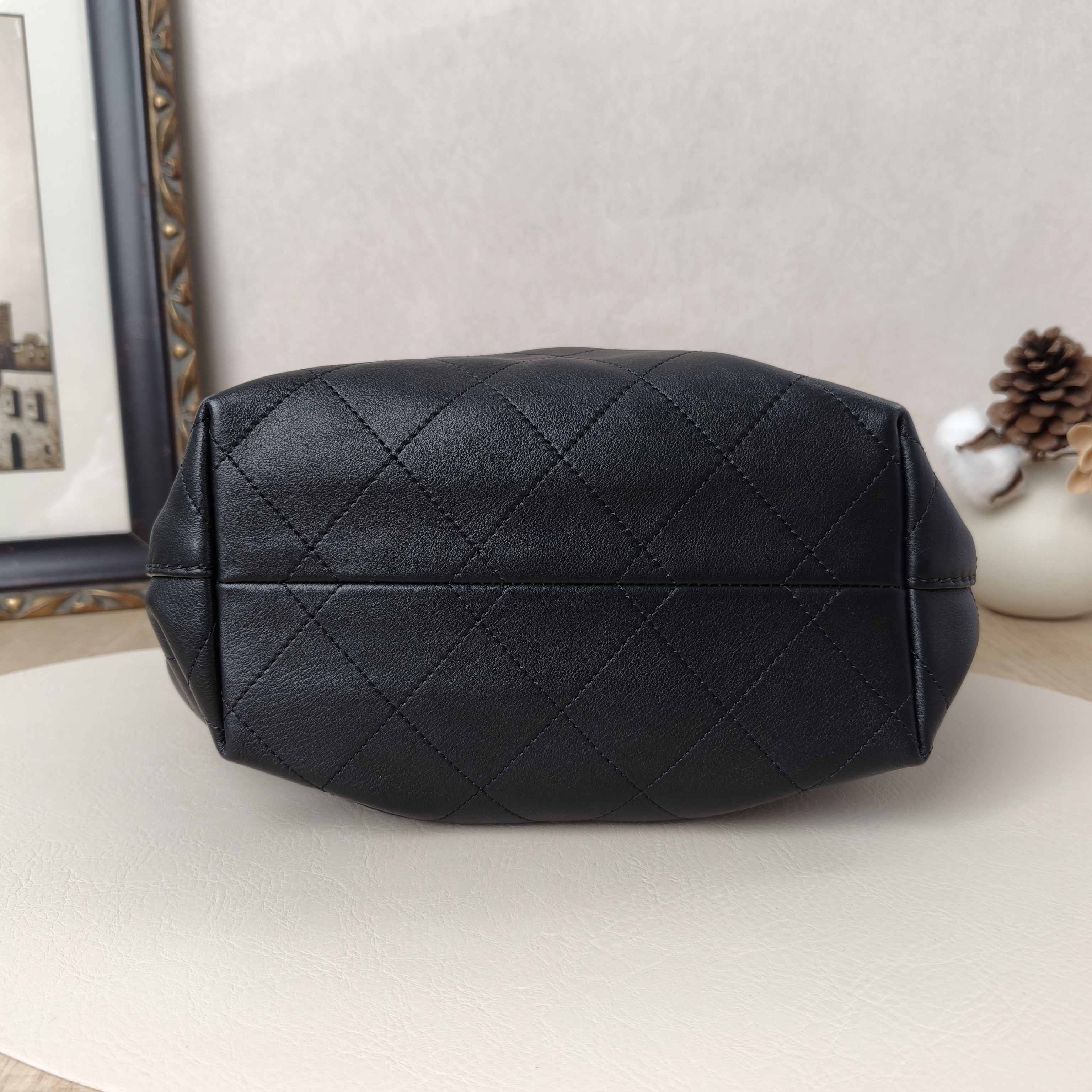 Chanel Crossbody Bag26c Black Calfskin 32 × 12 × 24 cm — cover view 10 of 11