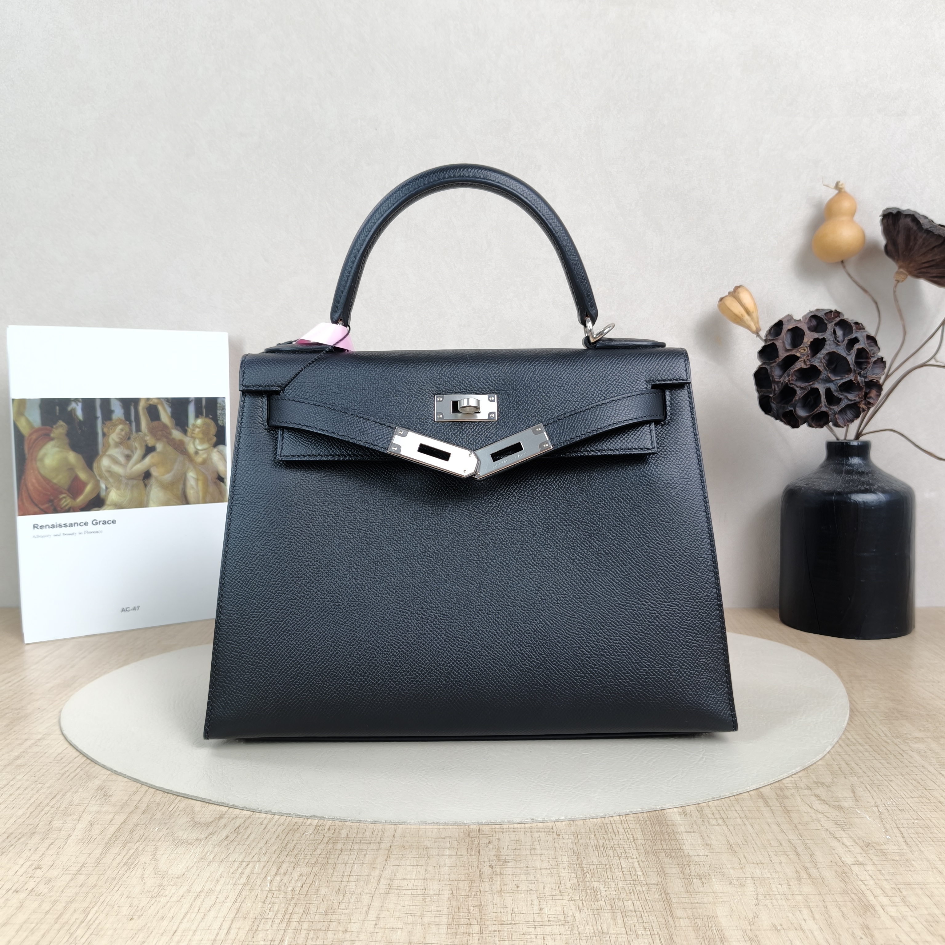 Hermès Shoulder Bag Kelly 28 Silver-Tone Hardware Black Epsom Calfskin Medium28 × 10 × 22 cm