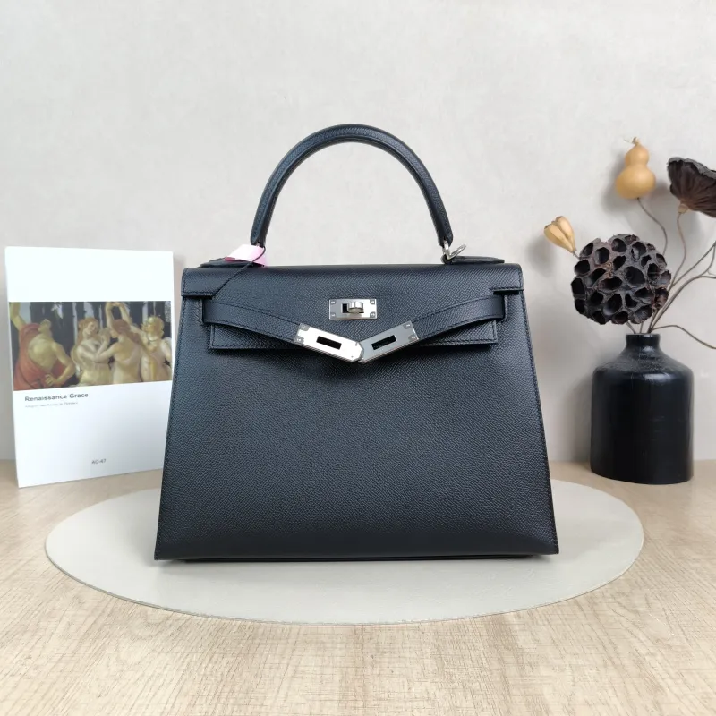 Hermès Shoulder Bag Kelly 28 Silver-Tone Hardware Black Epsom Calfskin Medium28 × 10 × 22 cm