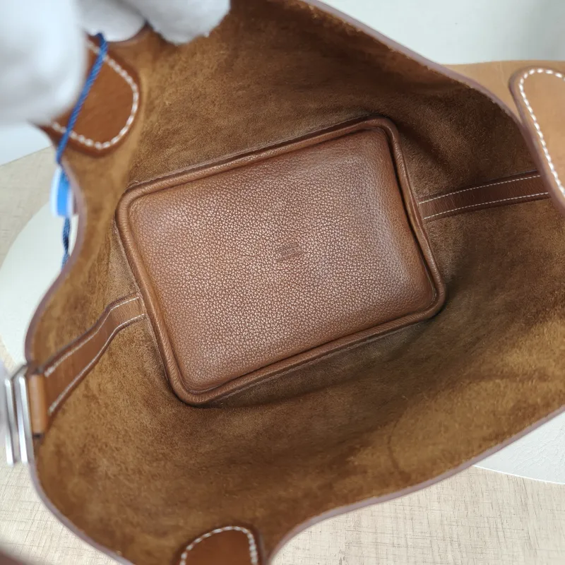 Hermès Top Handle Bag Picotin Lock 18 1834 Saddle Leather Small18 × 13 × 18 cm — detail view 5 of 12
