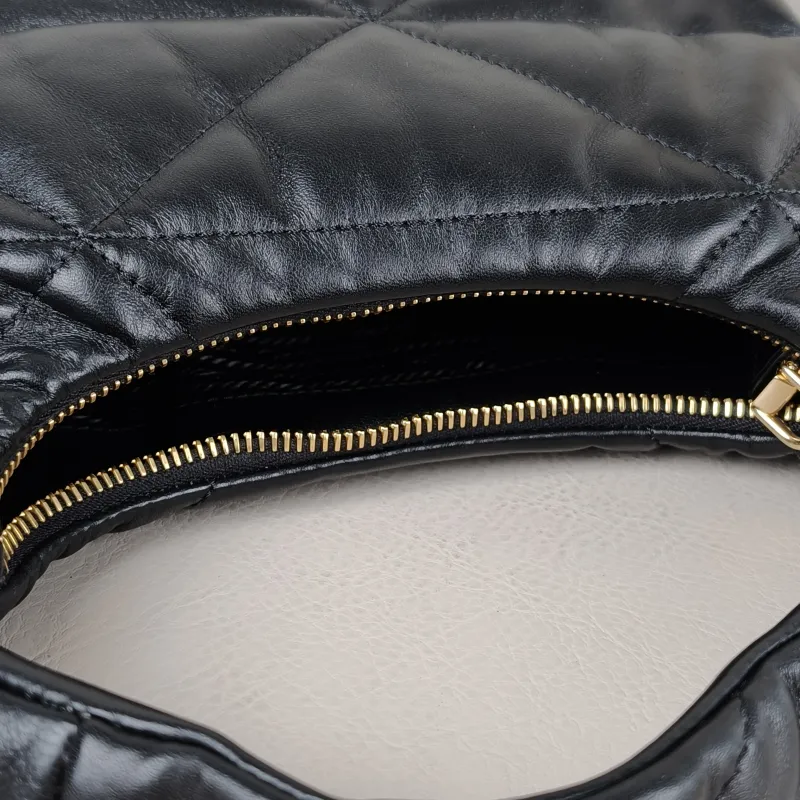 PRADA Shoulder Bag Re-Edition Black Lambskin 22 × 8 × 16 cm — detail view 1 of 11