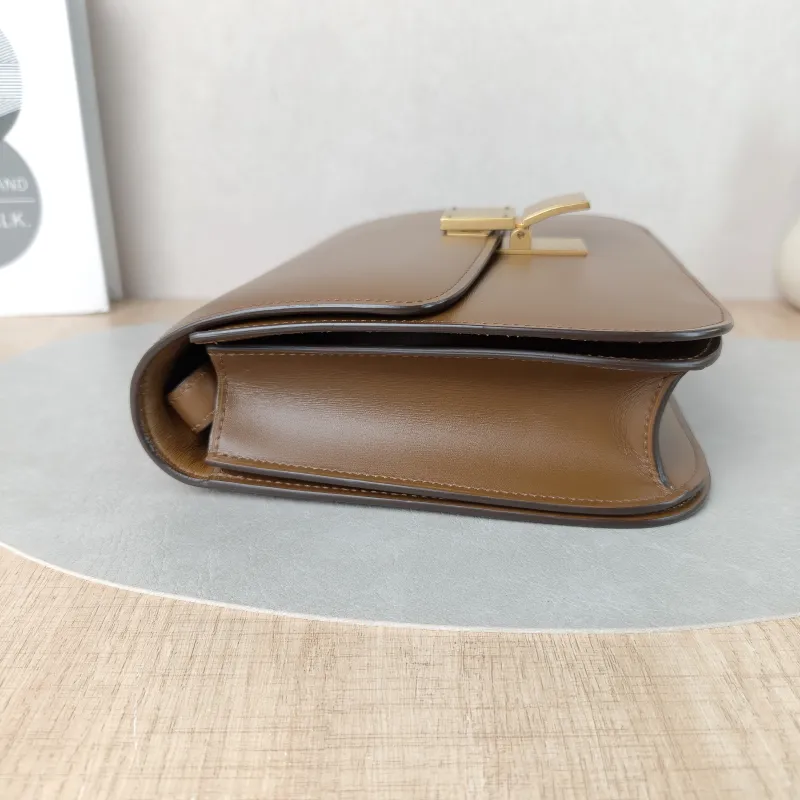 CELINE Crossbody Bag Classic Box CC alfskin Medium24 × 7 × 18 cm — detail view 8 of 14