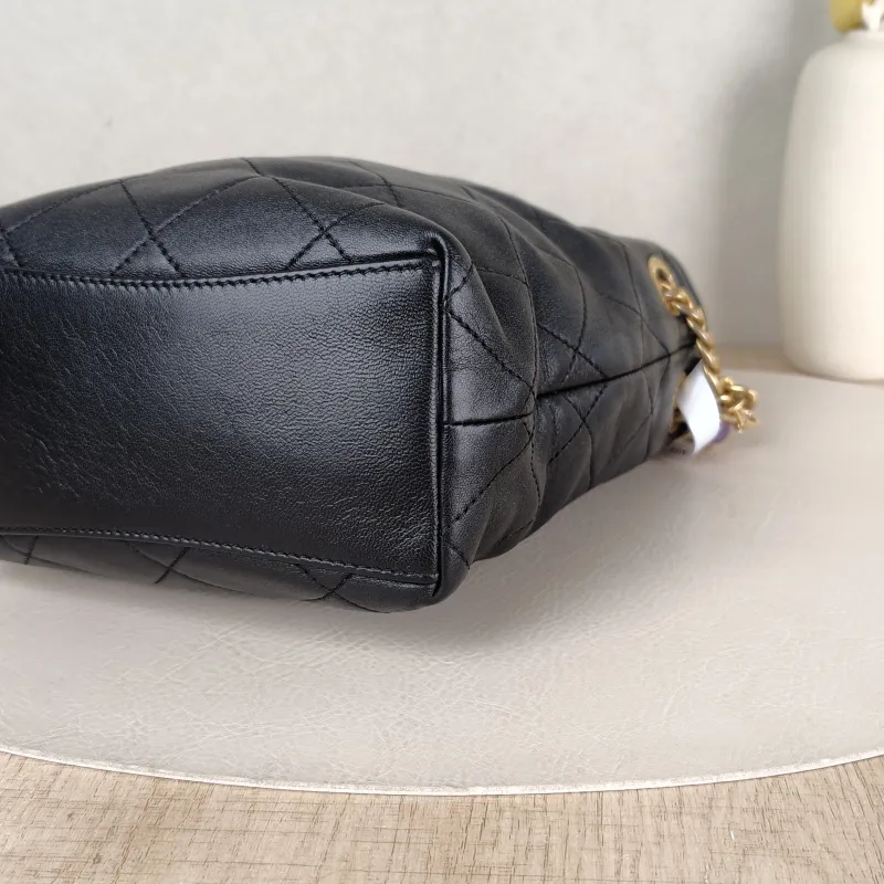 Chanel Crossbody Bag Crossbody Bag Black Calfskin One Size15 × 8 × 20 cm — detail view 9 of 11