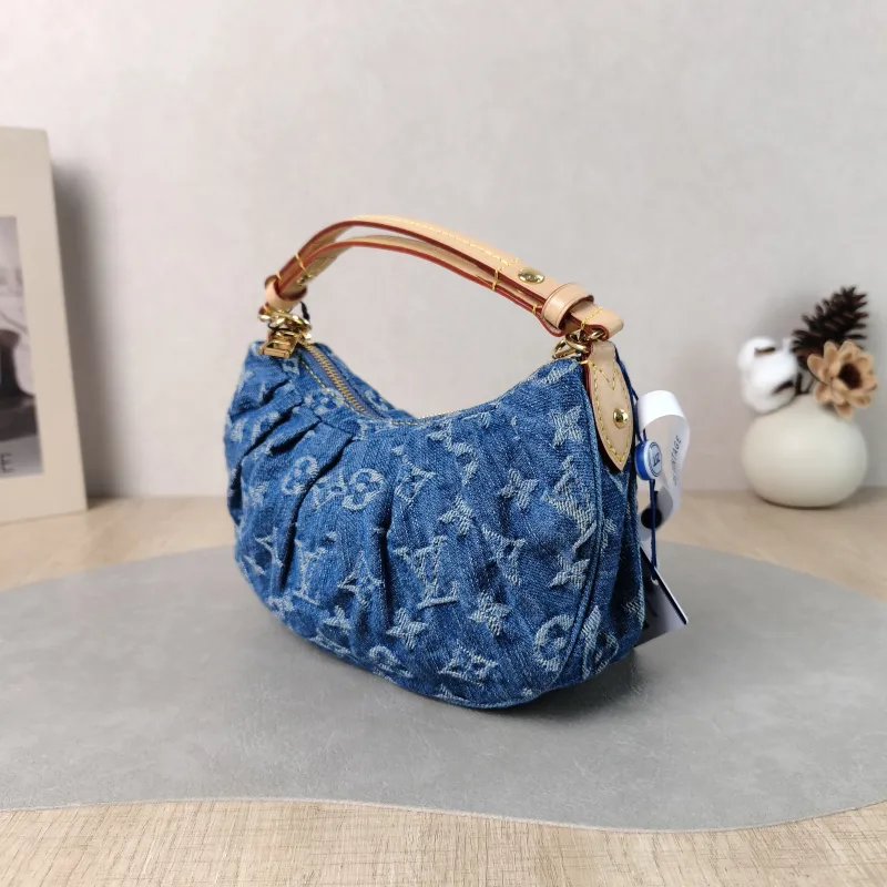 Louis Vuitton Shoulder Bag Pochette Valley Blue One Size 21 × 7 × 15 cm — cover view 6 of 6