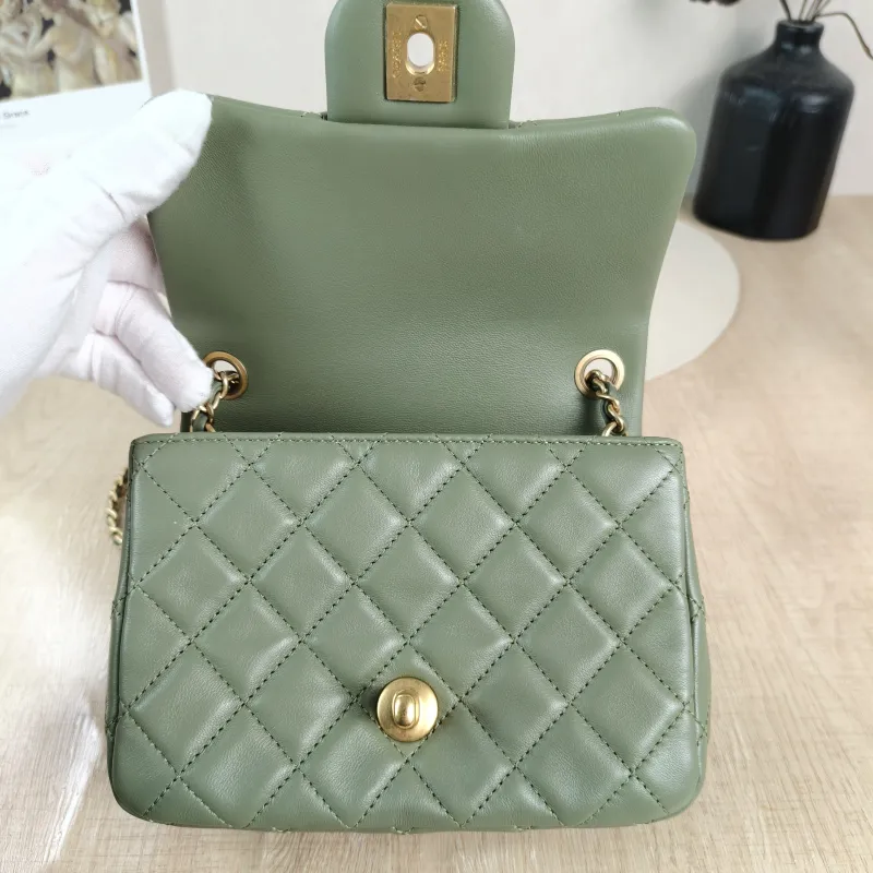 Chanel Crossbody Bag Lambskin One Size 17 × 8 × 13.5 cm — detail view 2 of 12