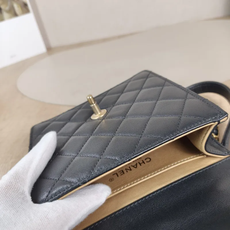 Chanel Crossbody Bag Pearl Crossbody Bag Black Calfskin One Size 15.5 × 5 × 15.5 cm 29 — detail view 10 of 12