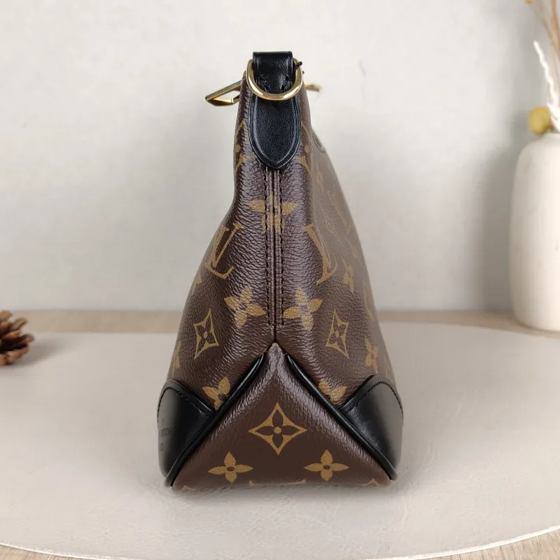 Louis Vuitton Crossbody Bag Boulogne PVC Small26 × 9.5 × 16 cm — detail view 7 of 11
