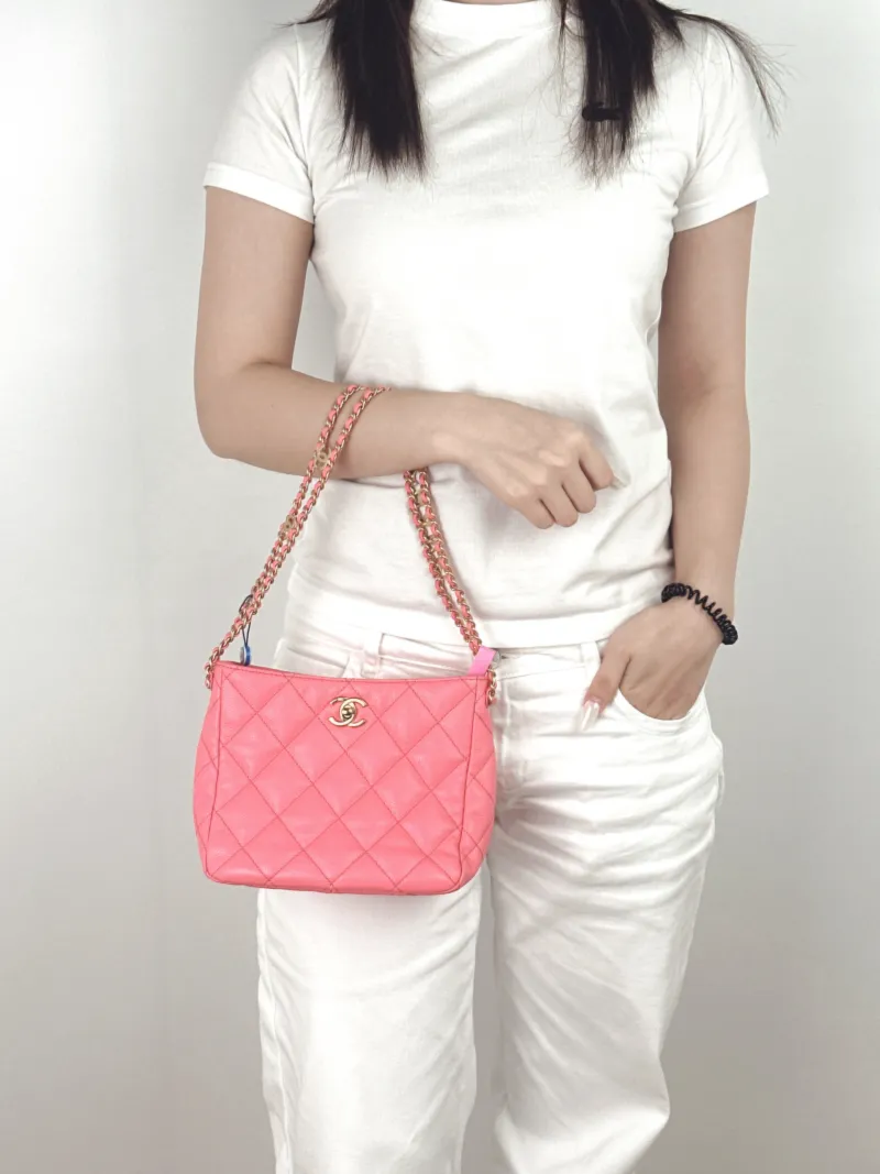 Chanel Shoulder Bag hobo Red Grained Calfskin One Size19 × 8 × 17 cm — on-model view 1 of 2
