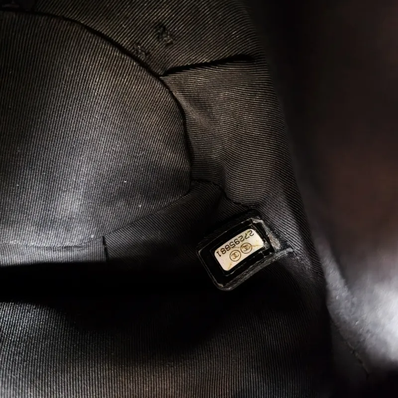 Chanel Shoulder Bag Bucket Bag Black Calfskin One Size 25 × 14 × 20 cm 27 — detail view 2 of 11