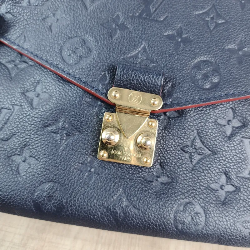 Louis Vuitton Crossbody Bag Pochette Métis · Monogram Empreinte Embossed Calfskin Medium 25 × 7 × 19 cm — detail view 11 of 13
