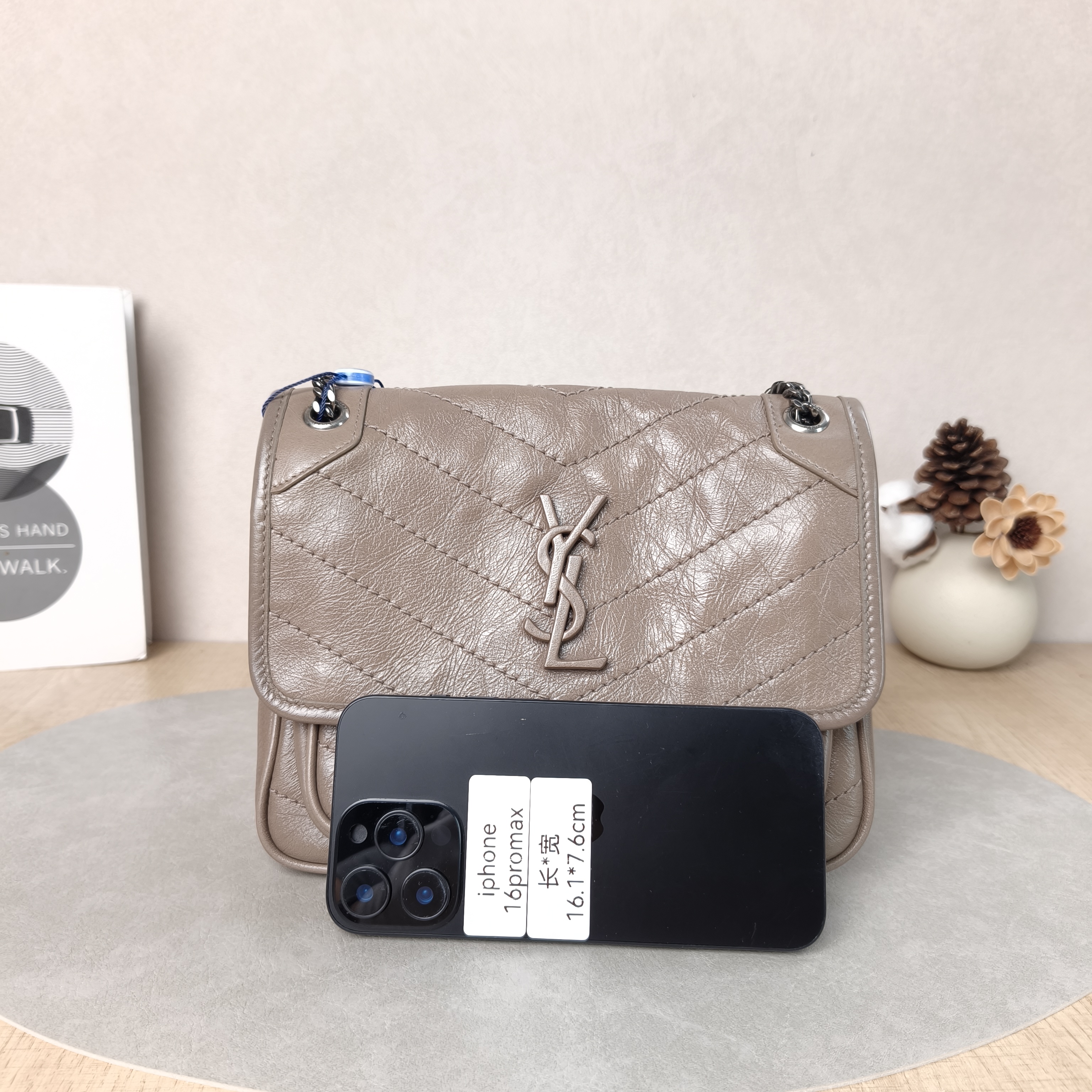 SAINT LAURENT Shoulder Bag Niki Grey Calfskin Small21 × 7.5 × 16 cm — cover view 4 of 6