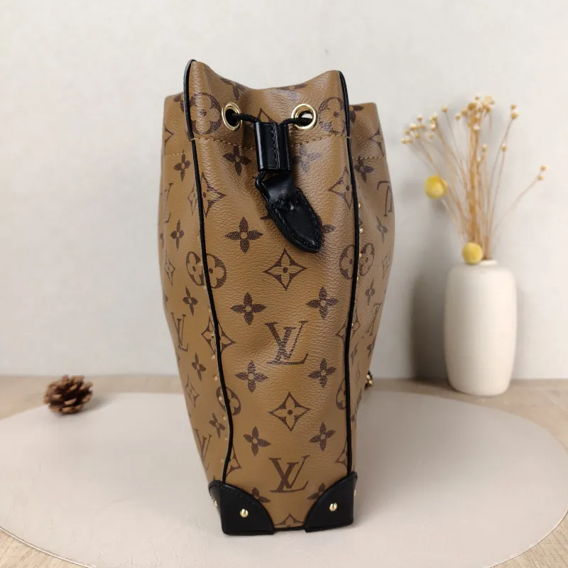 Louis Vuitton Shoulder Bag NOÉ TRUNK Monogram PVC Small 23 × 8 × 27 cm — detail view 4 of 8