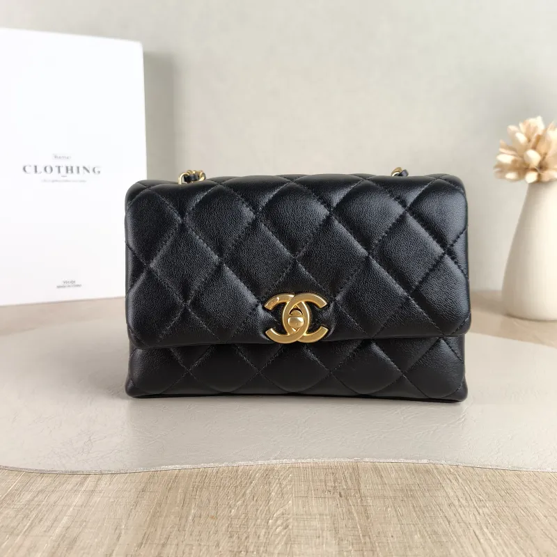 Chanel Crossbody Bag Pearl Black Lambskin Mini 19 × 7 × 13 cm