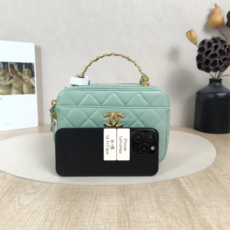 Chanel Crossbody Bag Green Waxed Leathermini18.5 × 8 × 13.5 cm — cover view 4 of 5