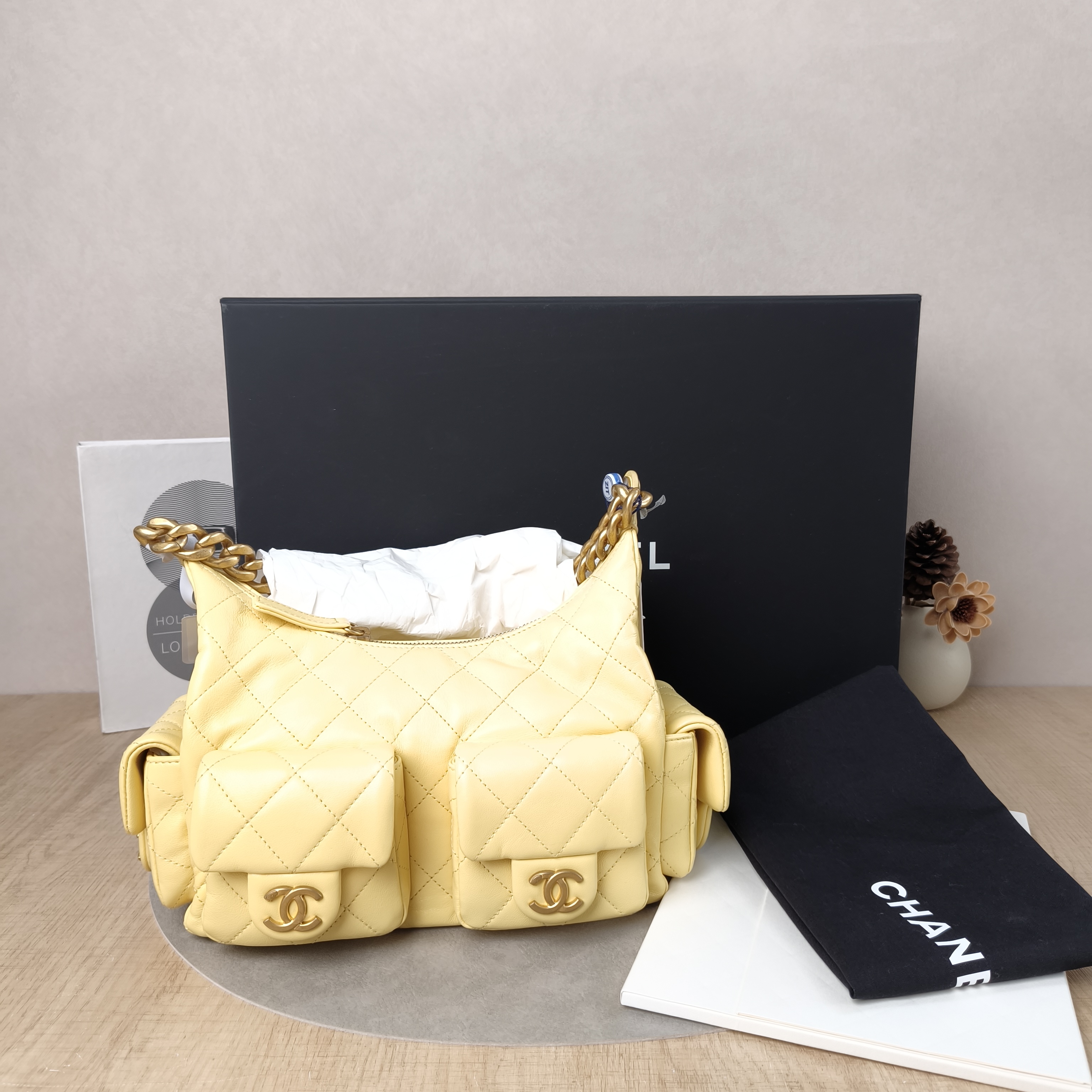 Chanel Shoulder Bag25C Hobo Shoulder Bag Yellow Lambskin Small31 × 15 × 22 cm — cover view 2 of 6