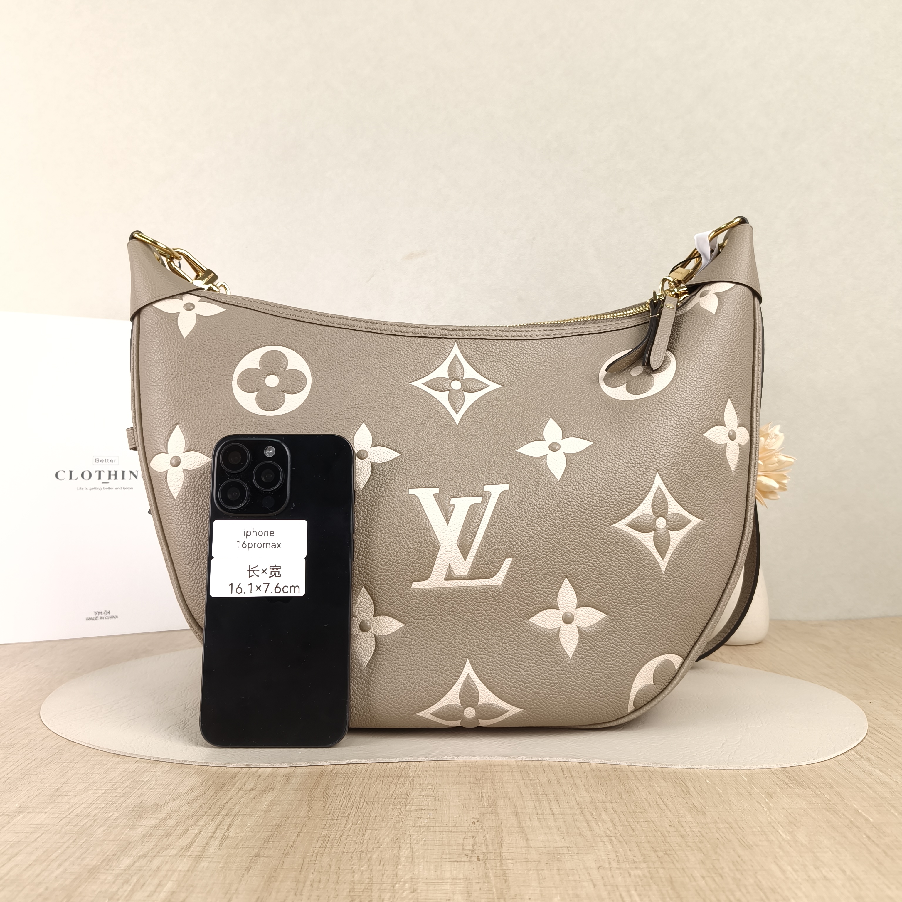 Louis Vuitton Crossbody Bag Loop Hobo · White Calfskin One Size38 × 10 × 26 cm — cover view 6 of 6
