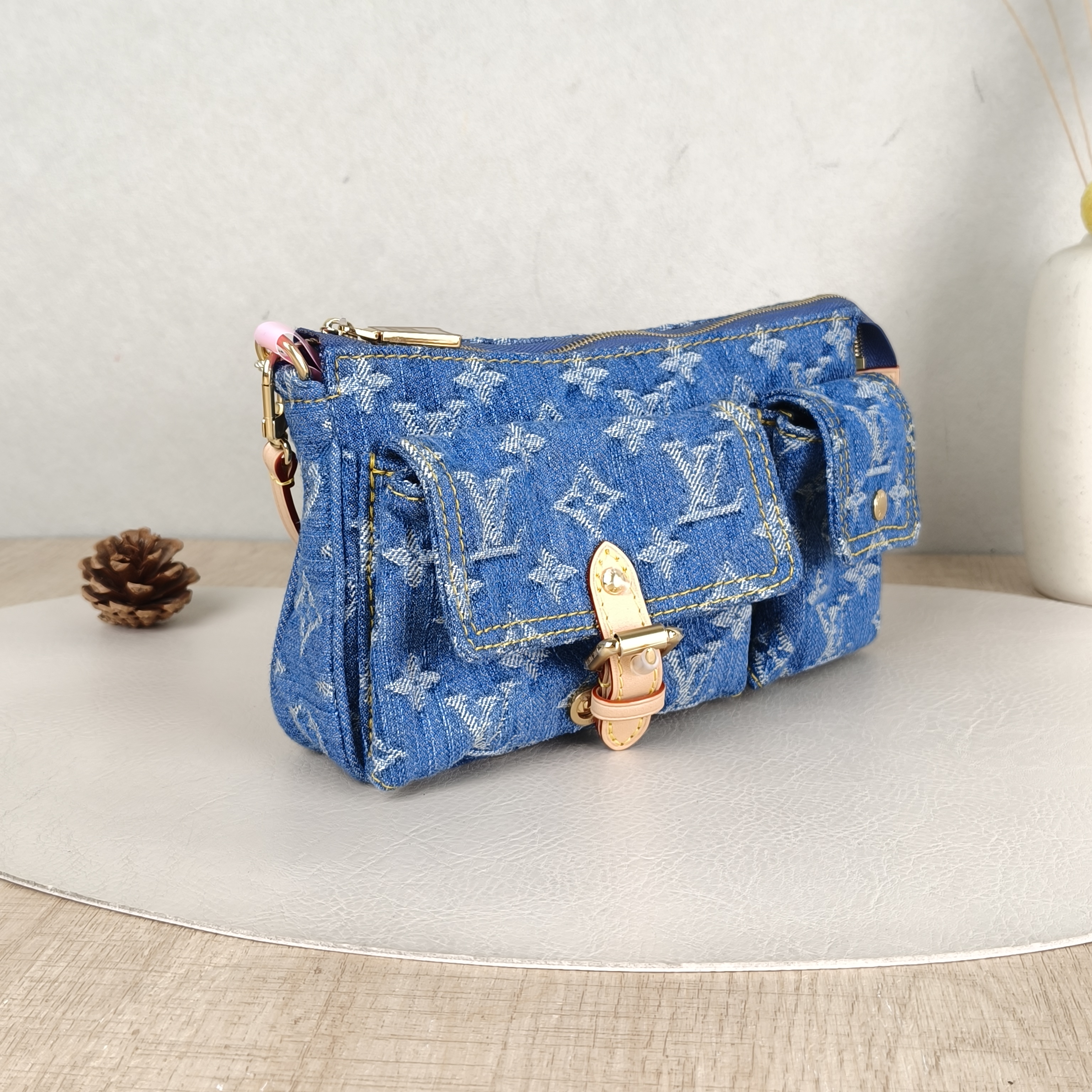Louis Vuitton Shoulder Bag Pochette Accessories Cargo One Size23.5 × 3 × 14 cm — cover view 3 of 5