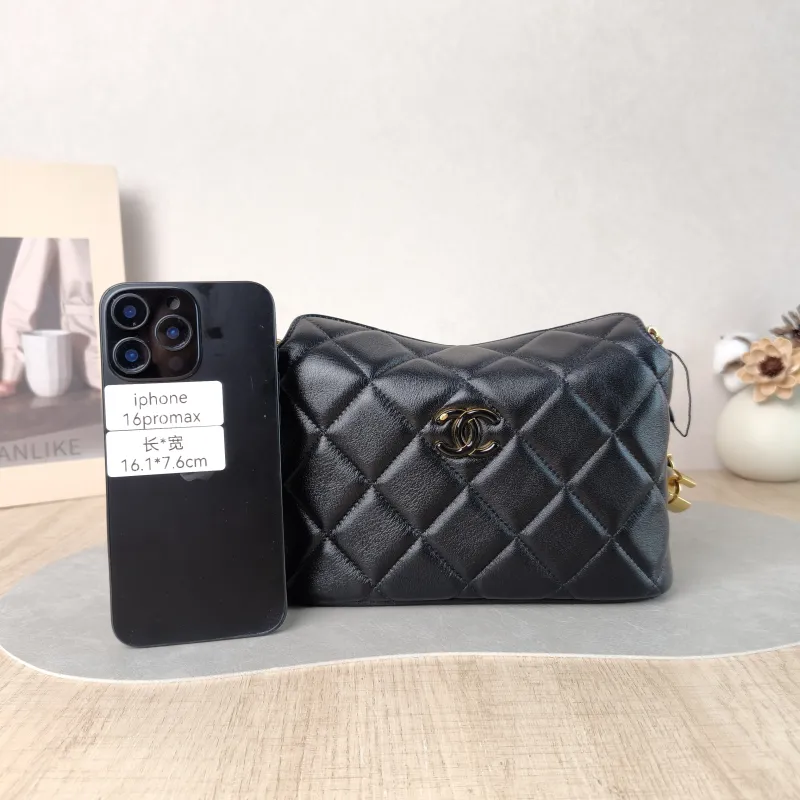 Chanel Crossbody Bag hobo Black Lambskin One Size 20 × 5 × 16.5 cm — cover view 5 of 6