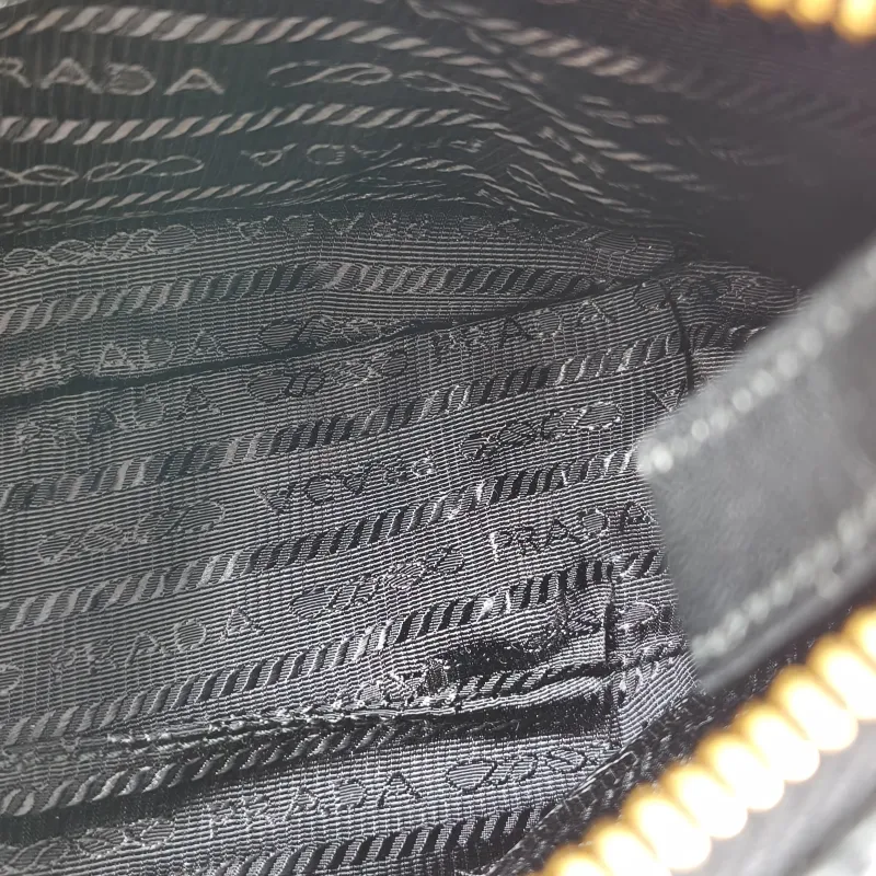 PRADA Shoulder Bag Re-Edition Black Lambskin 22 × 8 × 16 cm — detail view 10 of 11