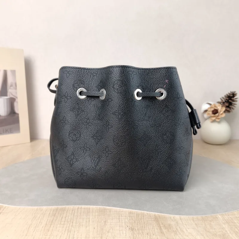 Louis Vuitton Crossbody Bag BELLA Black Calfskin One Size 22 × 14 × 19 cm — cover view 3 of 5