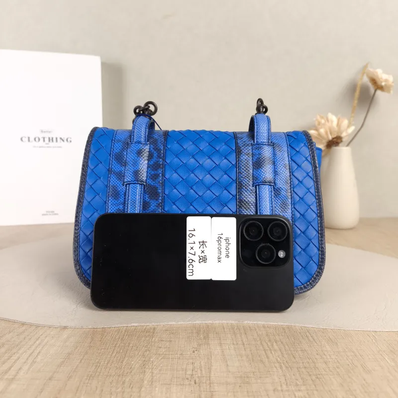 Bottega Veneta Shoulder Bag Woven Messenger Bag Blue Lambskin One Size22 × 7 × 16 cm — cover view 2 of 5