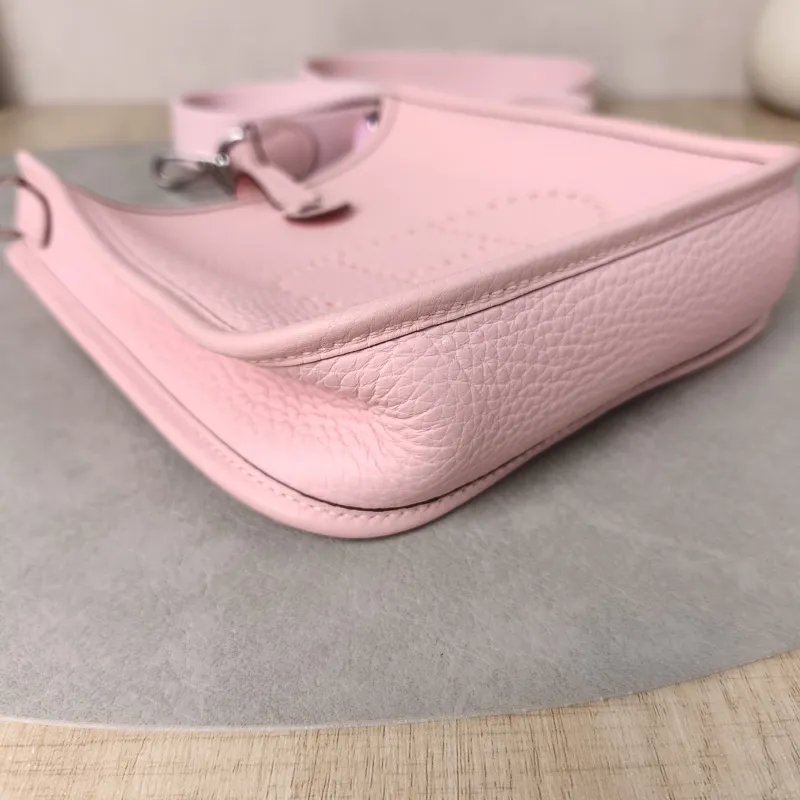 Hermès Crossbody Bag Evelyne Mini 16 Mini 16 TC Calfskinmini17 × 5.5 × 18 cm — detail view 7 of 12